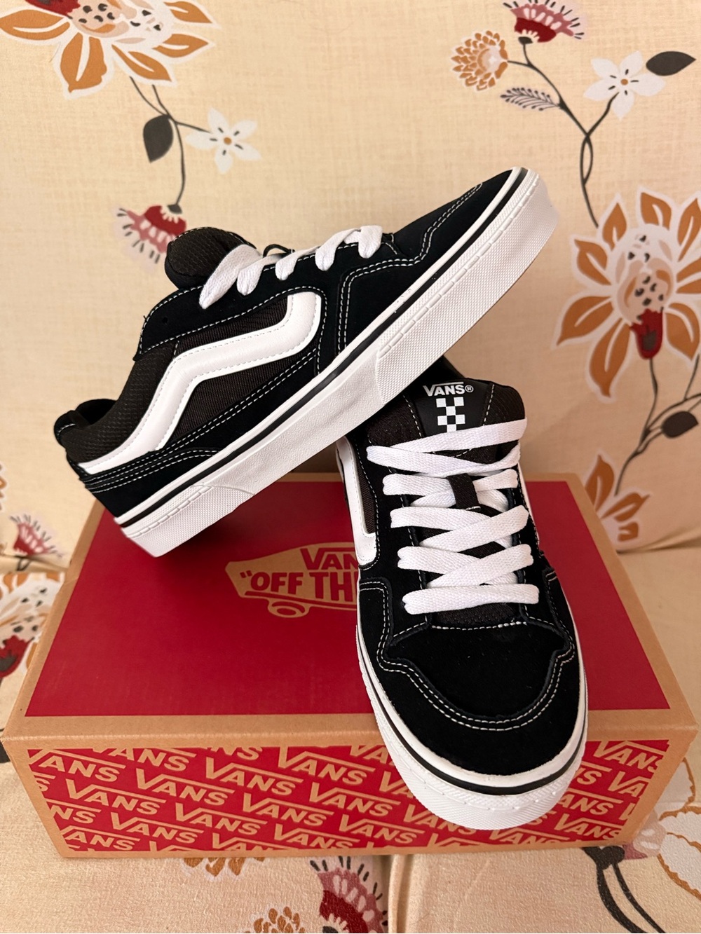 Vans Caldron Suede/Mesh Black/White Size 8